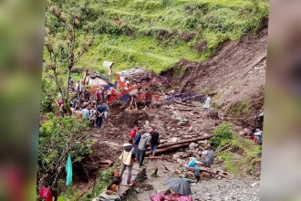 बैतडीको पुर्चाैडीमा पहिरोले घर पुरिँदा आमाछोराको मृत्यु