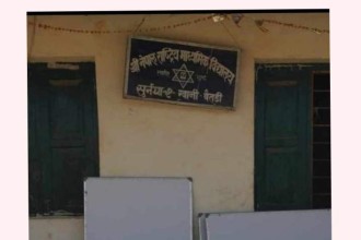 सुर्नया–२को नेरा मावि सिउडेमा भर्ना हुन आएका बालबालिकालाई प्रअले फर्काएपछि