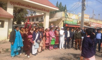 सुदूरपश्चिमका स्थानीय तहका करार कर्मचारीको प्रदर्शन,विधेयक हुबहु पास गर्नुपर्ने माग