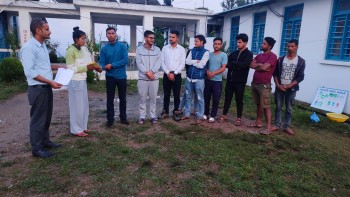 बैतडीः रास्वपा मेलौलीको पहलमा उपचार गर्न समस्यामा परेकी ठगुन्नालाई आर्थिक सहयोग 