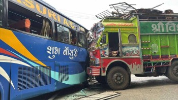 सात गाडी ठोक्किँदा २१ जना घाइते, नारायणघाट–मुग्लिन सडक बन्द