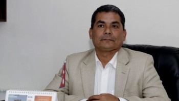 उपत्यकाका तीन सीडीओसँग दुर्गा प्रसाईको छलफल