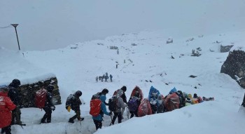 हिउँमा फसेका पर्यटकको उद्धार गर्न सवारीसाधन अभाव