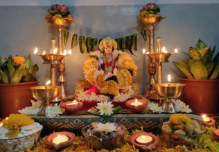यमपञ्चकको तेस्रो दिन आज,धन धान्यकी देवी लक्ष्मीको पूजा आराधना हुँदै