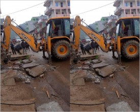 बैतडीको पाटन बजार क्षेत्रका अस्थायी संरचनामाथी डोजर चल्यो