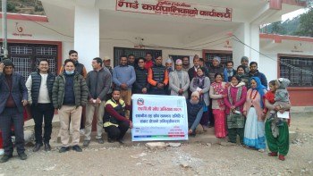 सुर्नयामा एचपीभी खोप सम्बन्धी अभिमुखिकरणः १०८४ किशोरीलाई खोप दिइदै