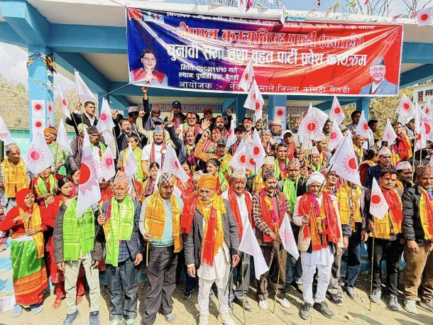 नेकपा २ केन्द्रीय सदस्य, कांग्रेस प्रदेश सदस्य सहित नेता–कार्यकर्ता एमाले प्रवेश 